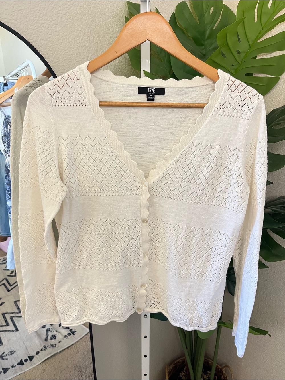 🤍FRYE Ivory 100% Cotton Pointelle Knit Cardigan M Scalloped Button Front Sweater
